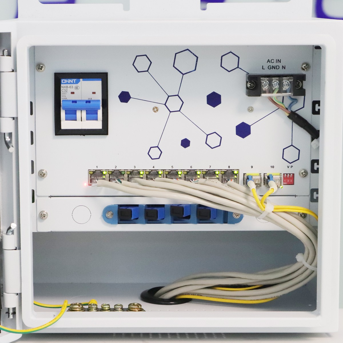 Extralink Atlas | Zewnętrzny switch PoE | 8x RJ45 1000Mb/s PoE, 2x SFP, 120W, aktywne chłodzenie - obrazek 4