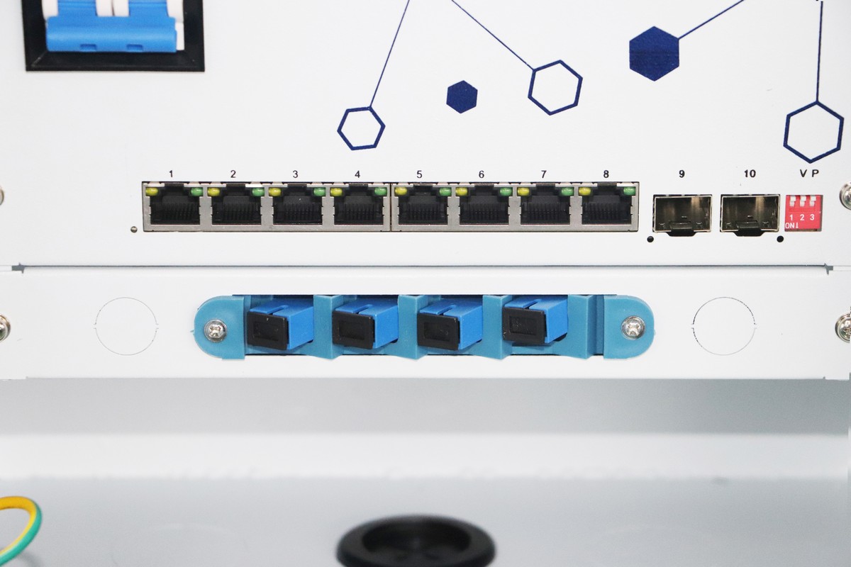 Extralink Atlas | Zewnętrzny switch PoE | 8x RJ45 1000Mb/s PoE, 2x SFP, 120W, aktywne chłodzenie - obrazek 5
